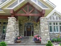 Porte d'entr&eacute;e avec deux lat&eacute;raux et imposte