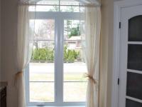 Fen&ecirc;tre &agrave; battant en PVC avec imposte et carrelage